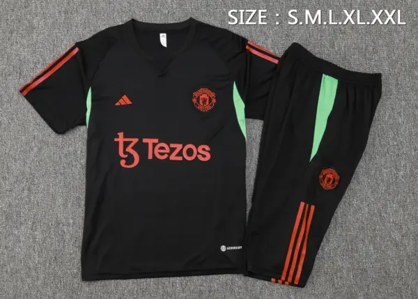 short-sleeved 2324 Manchester United black (with cropped pants)