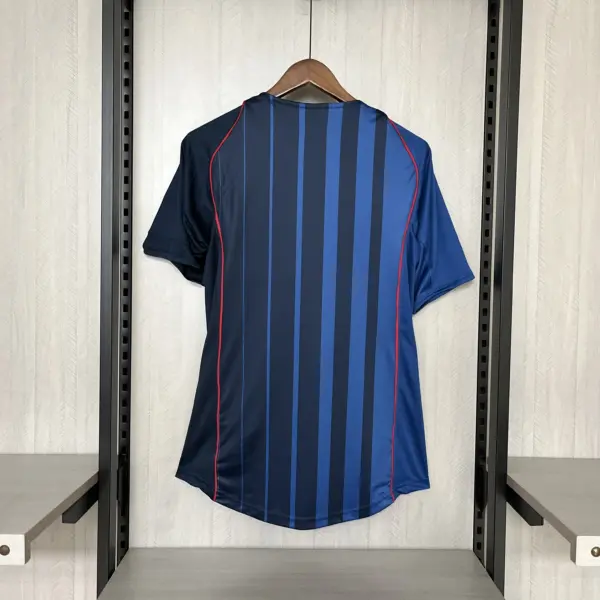 Retro Barcelona 2004-05 away jersey