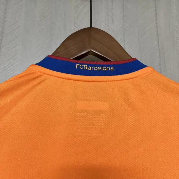 Retro Barcelona 2006-07 away jersey