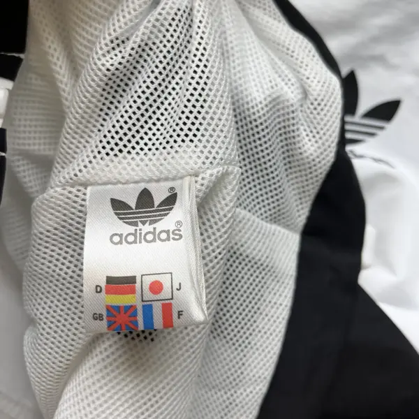 Trench coat com capuz Adidas preto e branco