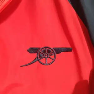 2425 Arsenal Embroidery 575