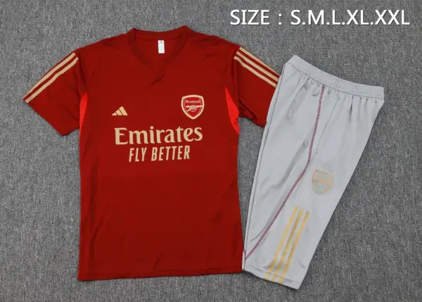 2324 short-sleeved Arsenal maroon (with cropped pants)