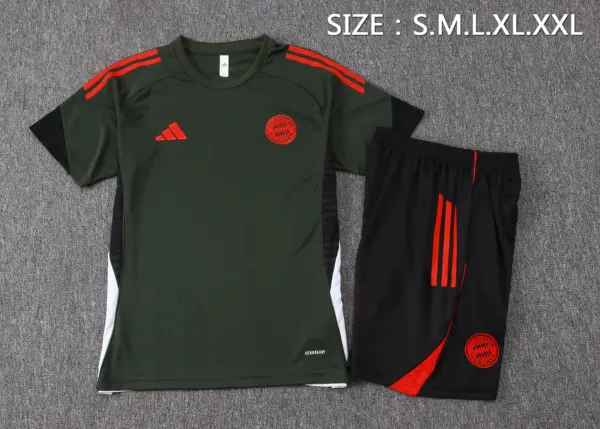 2526 short-sleeved Bayern dark green-Bayern Munich